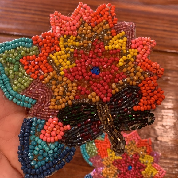 PIER 1 Set of 4 Vibrant Glass Beaded Floral Coasters - Picture 6 of 17